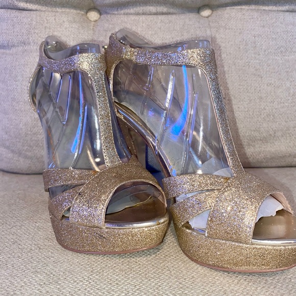 Steve Madden Haylow Gold Glitter Spike Heels - Picture 2 of 9